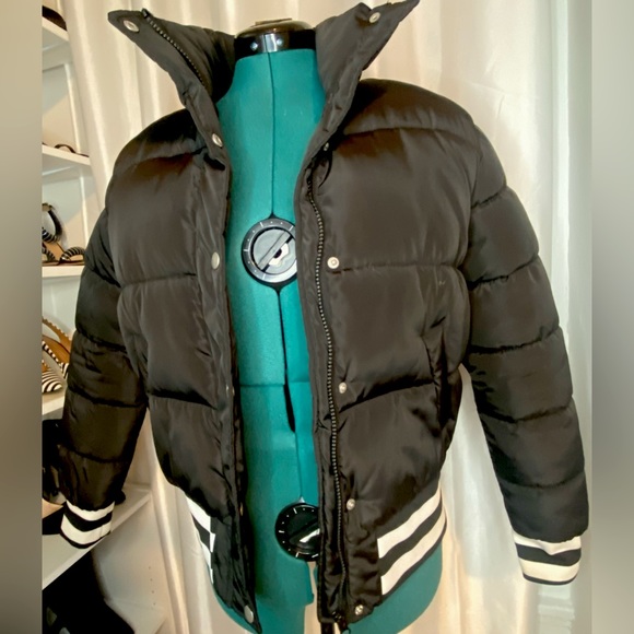 SALE SALE!!!!!! SEE VIDEO Black Puffer jacket, puffer jacket, black jacket. - Picture 3 of 5